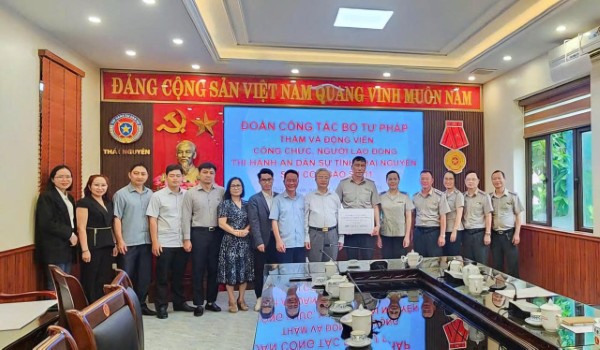 Đoàn công tác Bộ Tư pháp thăm hỏi, hỗ trợ ngành Tư pháp Thái Nguyên bị ảnh hưởng sau bão số 11